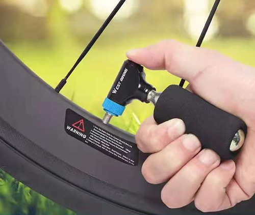 How to inflate a bicycle with a CO2 cylinder